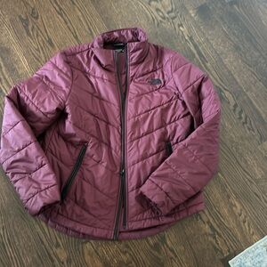 North face warm coat worn a few times, size medium!